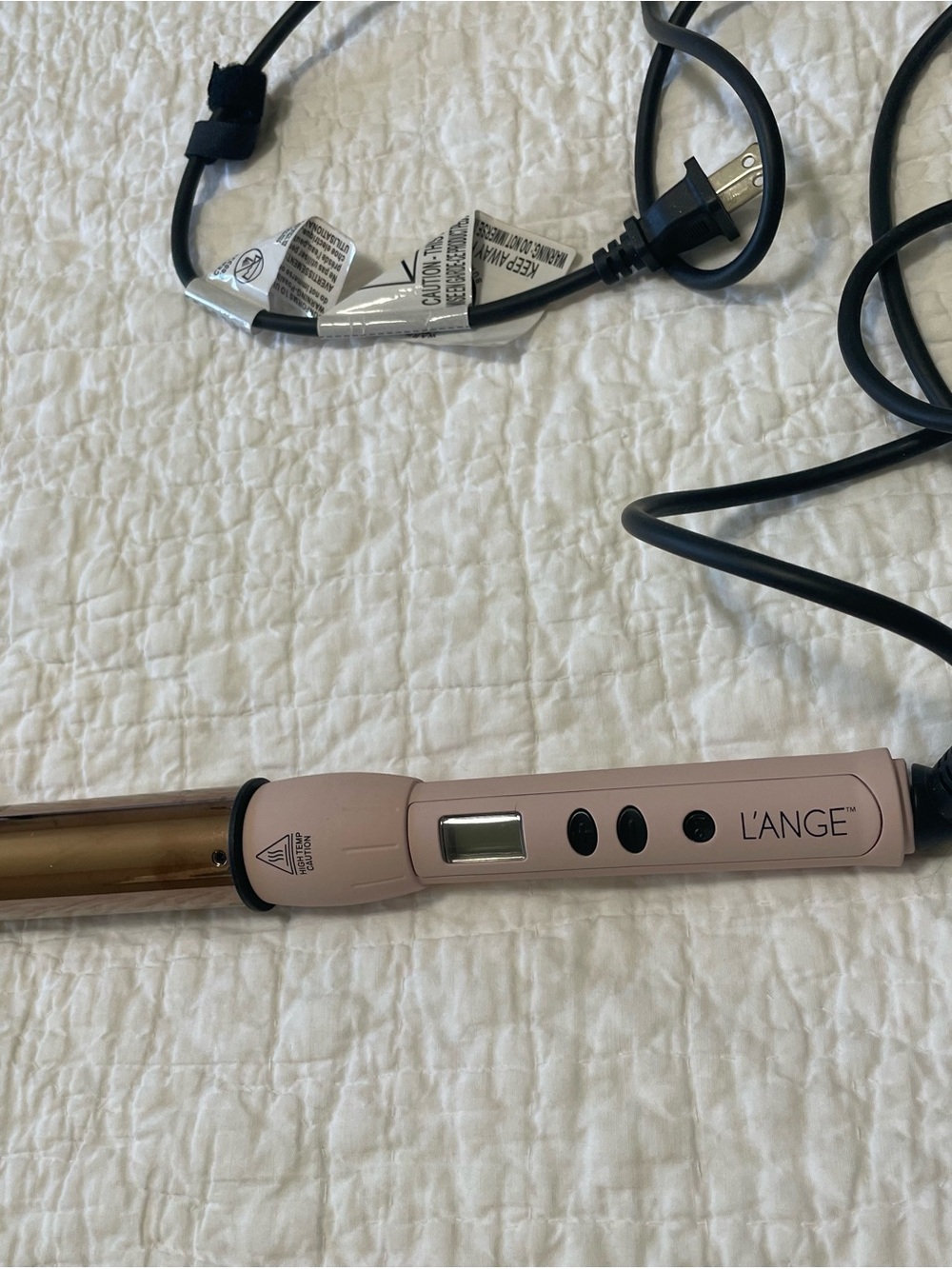 Lange curling wand in blush pink and gold accents